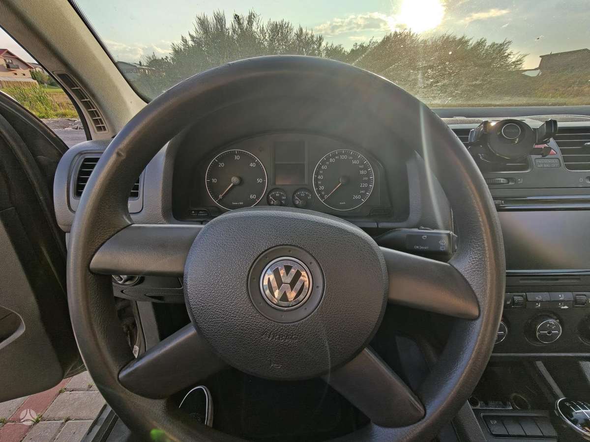 Volkswagen Golf - 8
