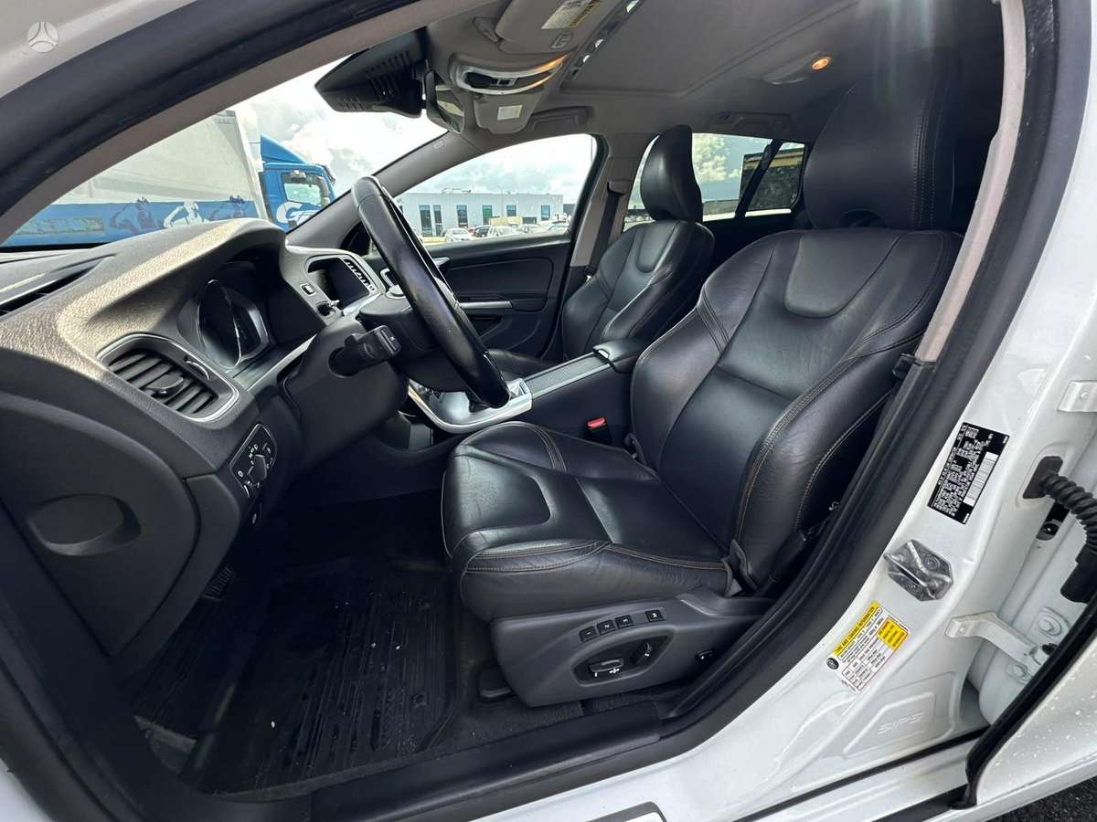 Volvo V60 Cross Country - 6