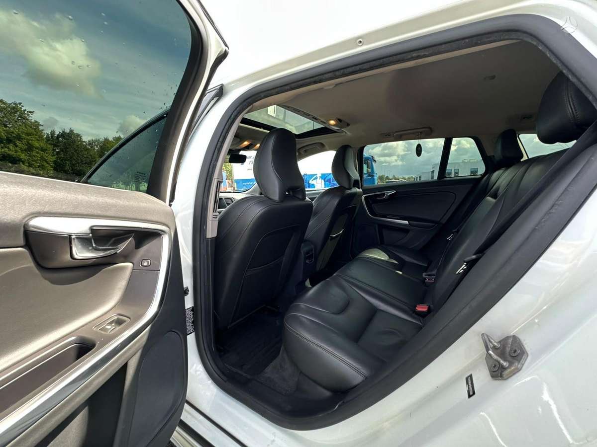Volvo V60 Cross Country - 10