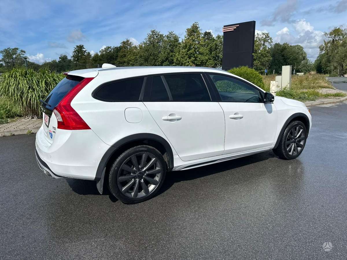Volvo V60 Cross Country - 2