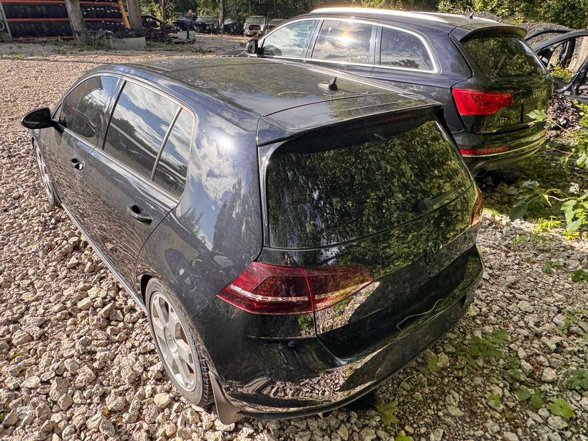 Volkswagen Golf - 4