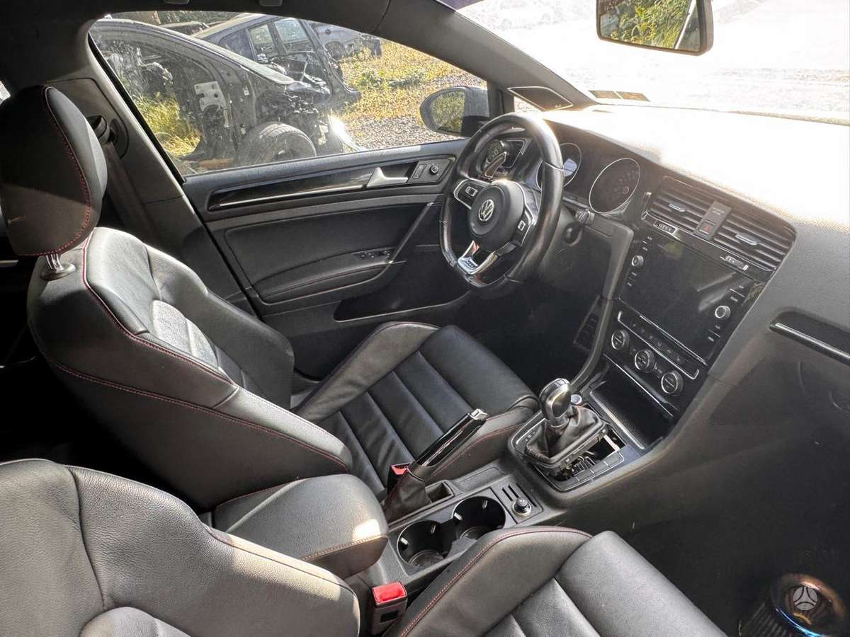 Volkswagen Golf - 5