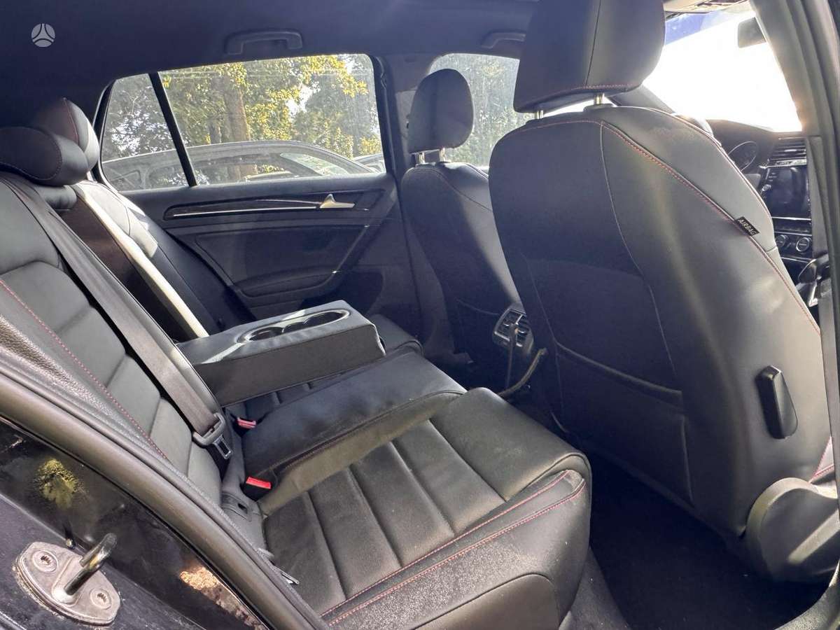 Volkswagen Golf - 6