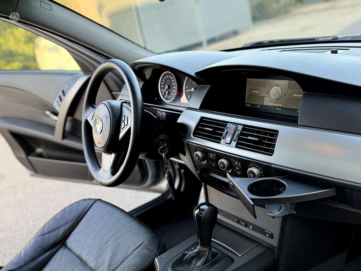 BMW 525, 2.5 l., Седан