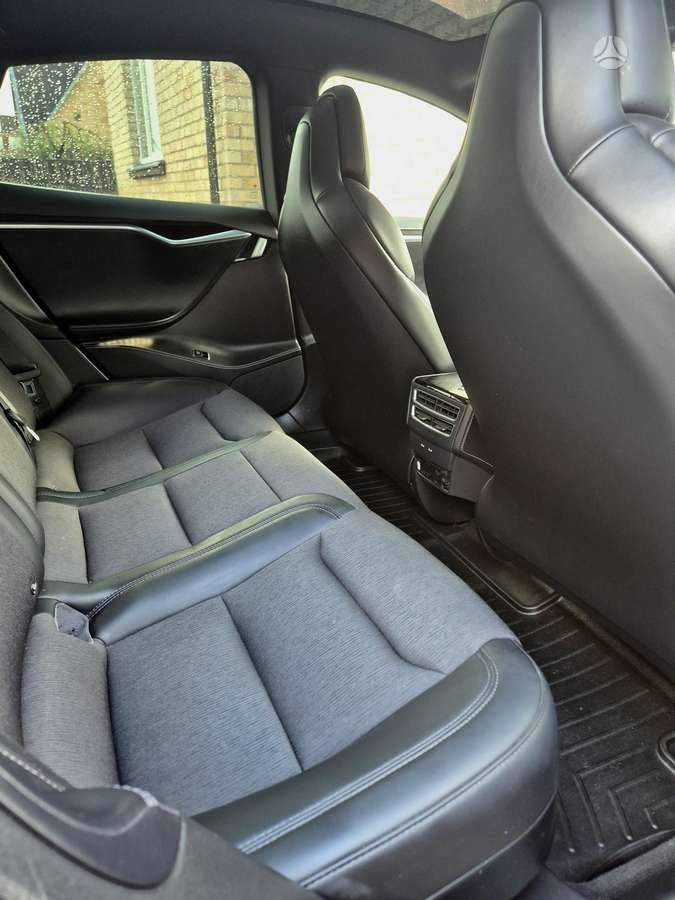 Tesla Model S, sedanas