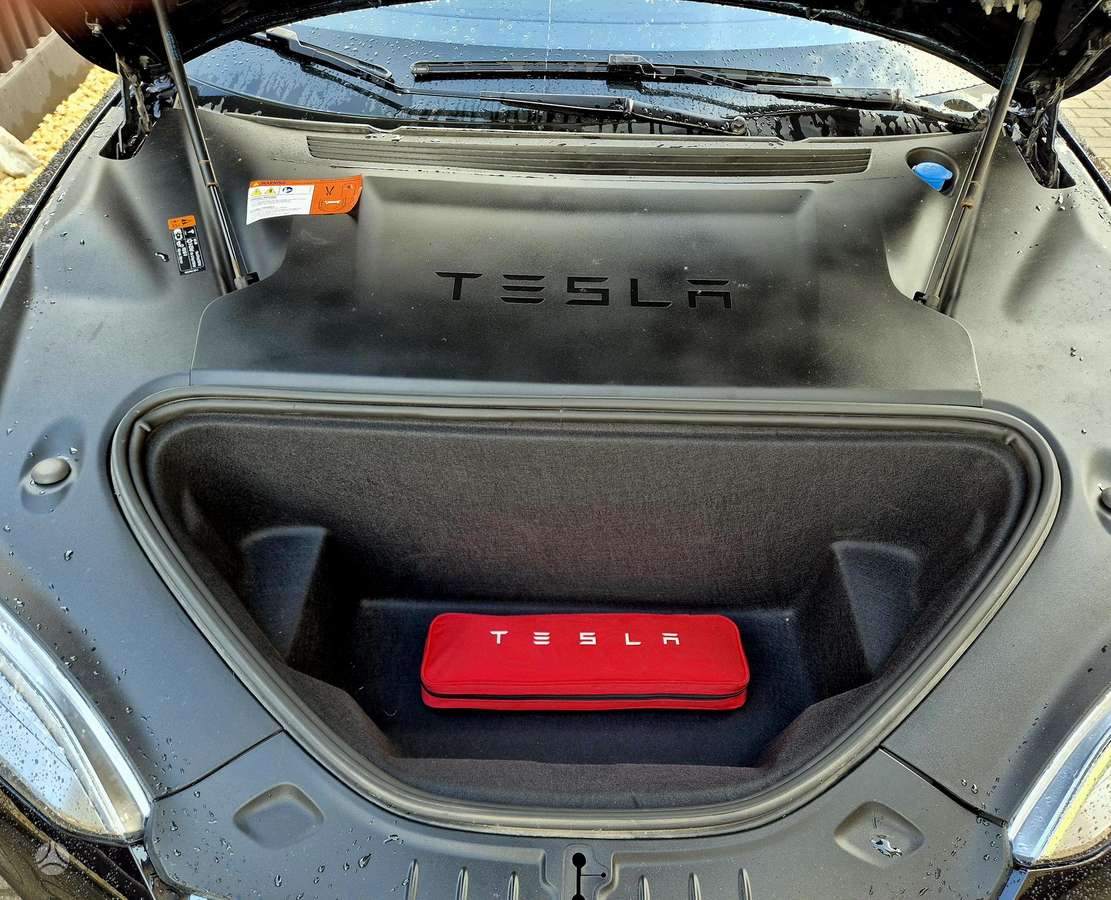 Tesla Model S, sedanas