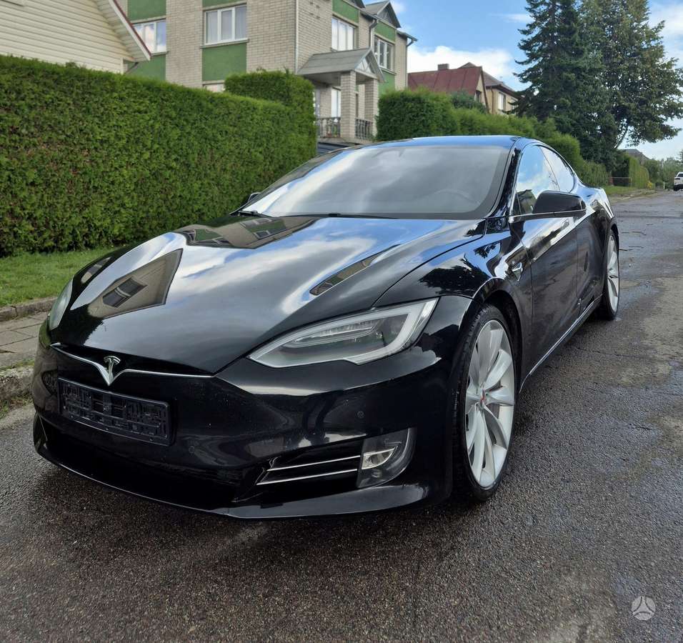 Tesla Model S, sedanas