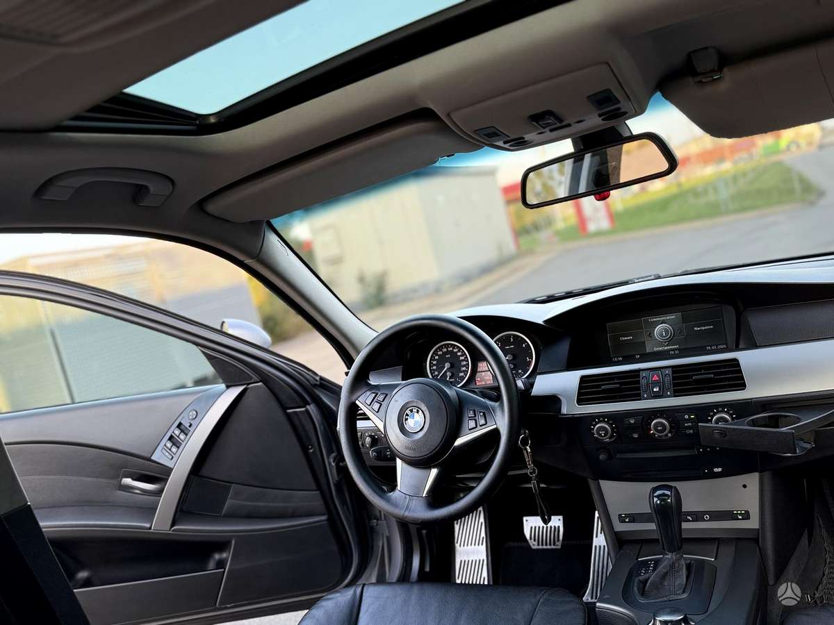 BMW 525, 2.5 l., Седан