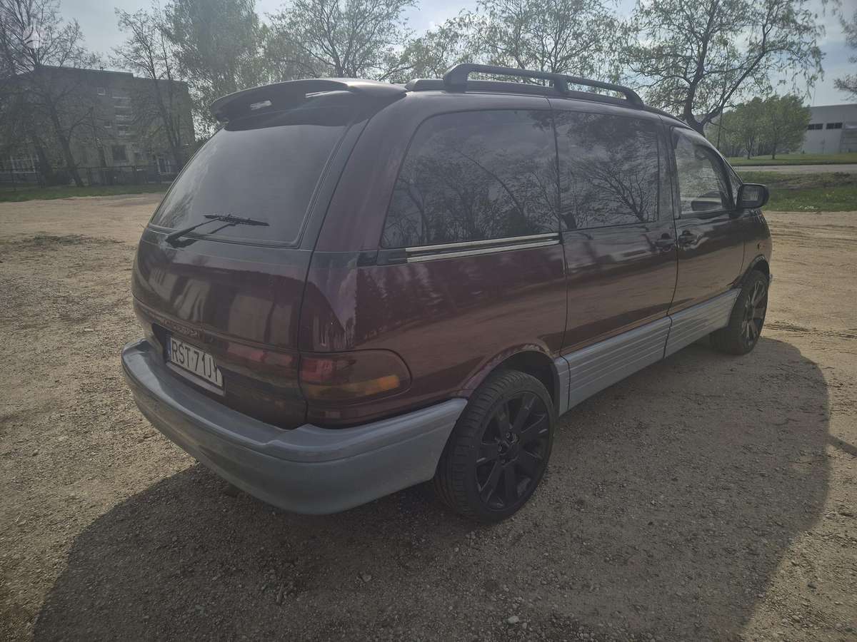 Toyota Previa - 3
