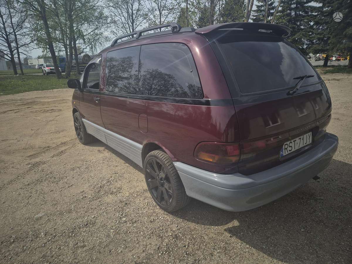 Toyota Previa - 4