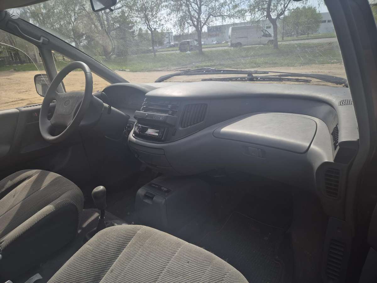 Toyota Previa - 5
