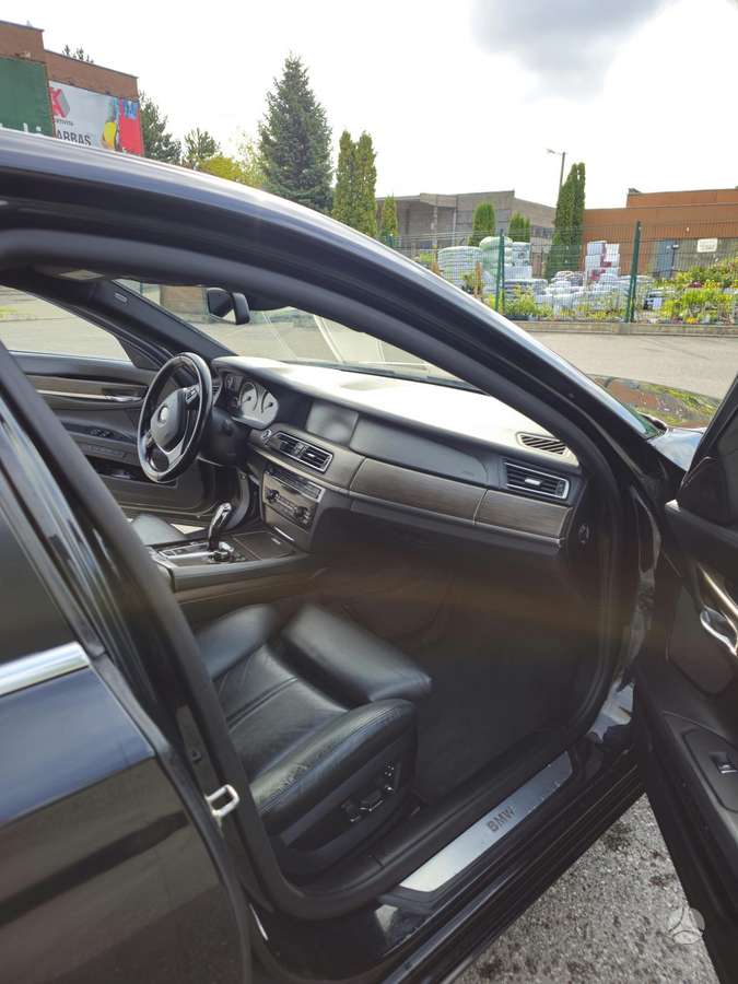 BMW 740, 4.0 l., Седан