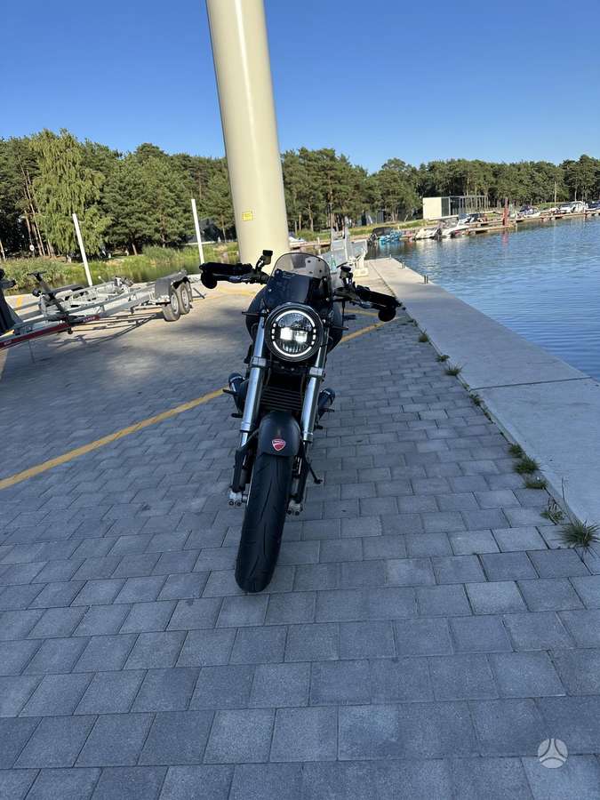Ducati Monster 900cc, street / classic