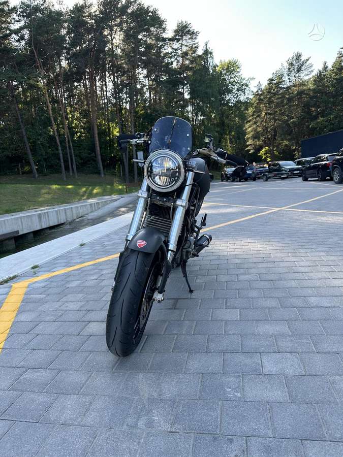 Ducati Monster 900cc, street / classic