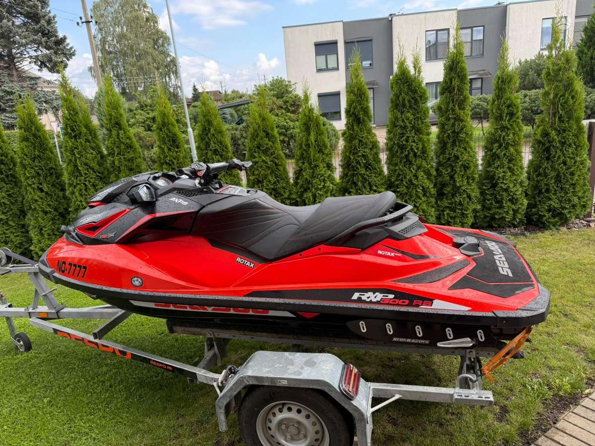 Sea-Doo RXP-X 300, jet skis
