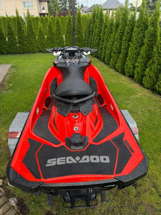 Sea-Doo RXP-X 300, jet skis