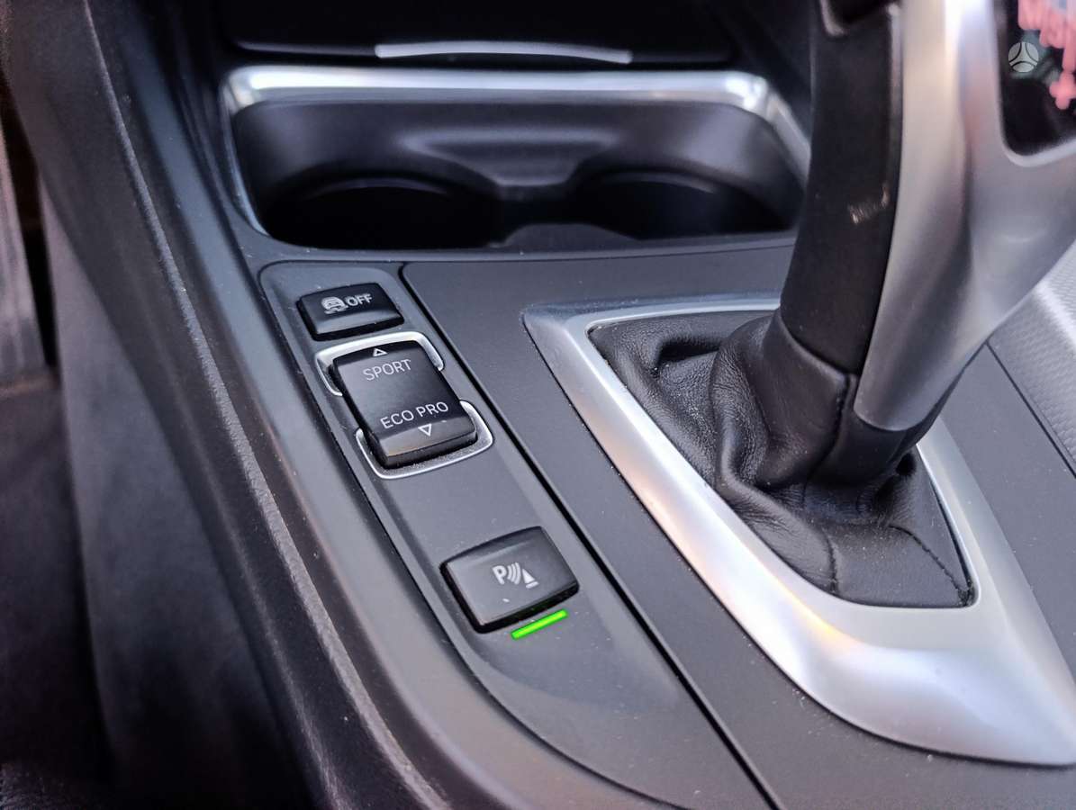 BMW 325, universalas