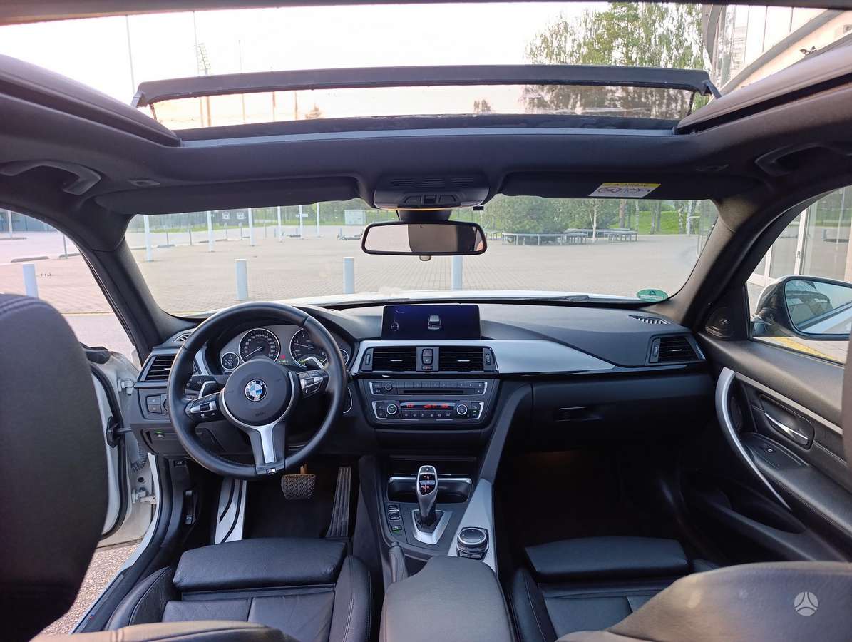 BMW 325, universalas
