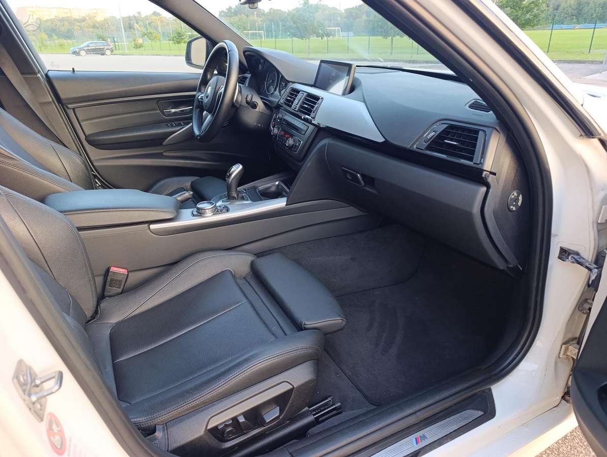 BMW 325, universalas