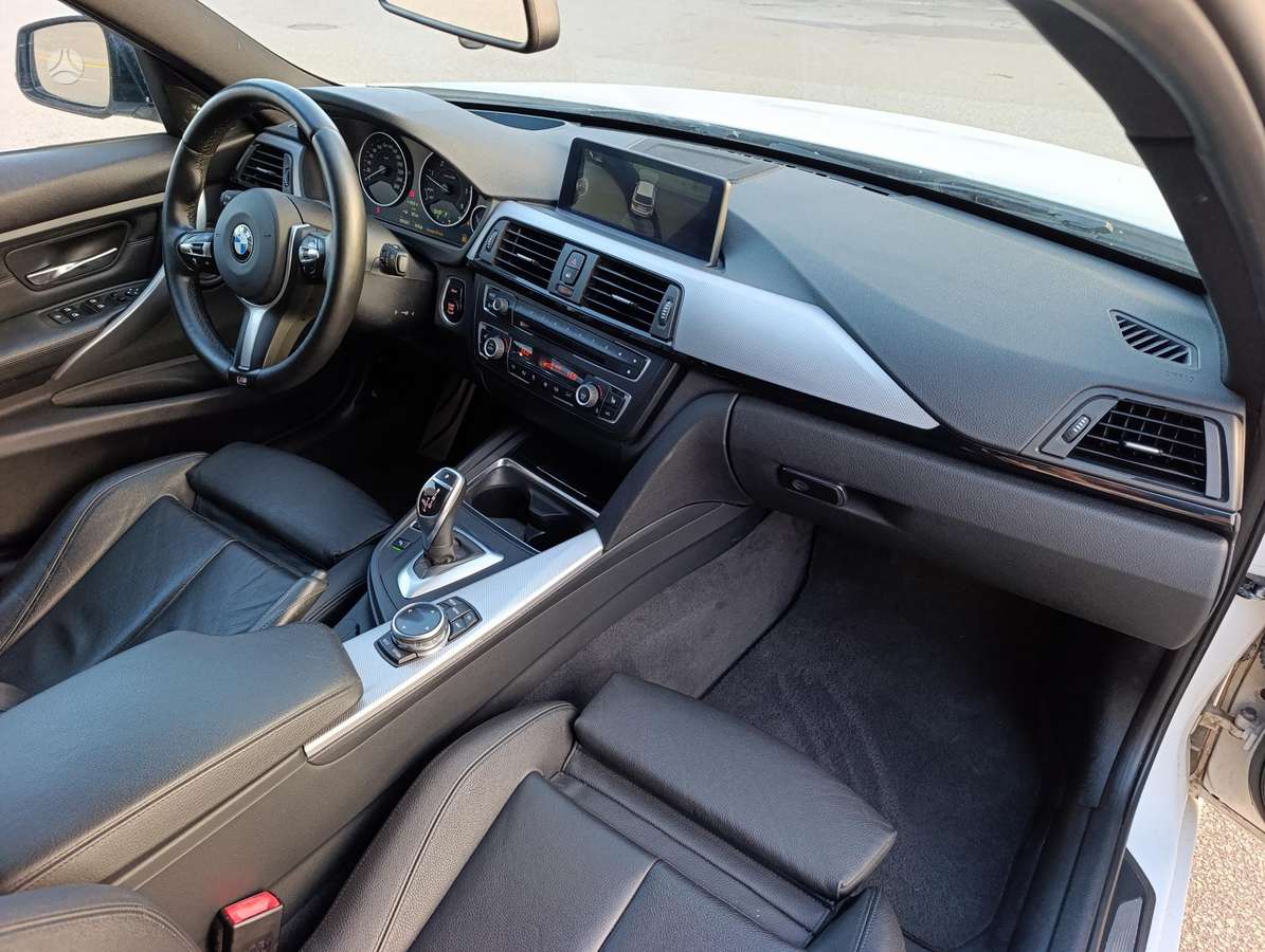BMW 325, universalas