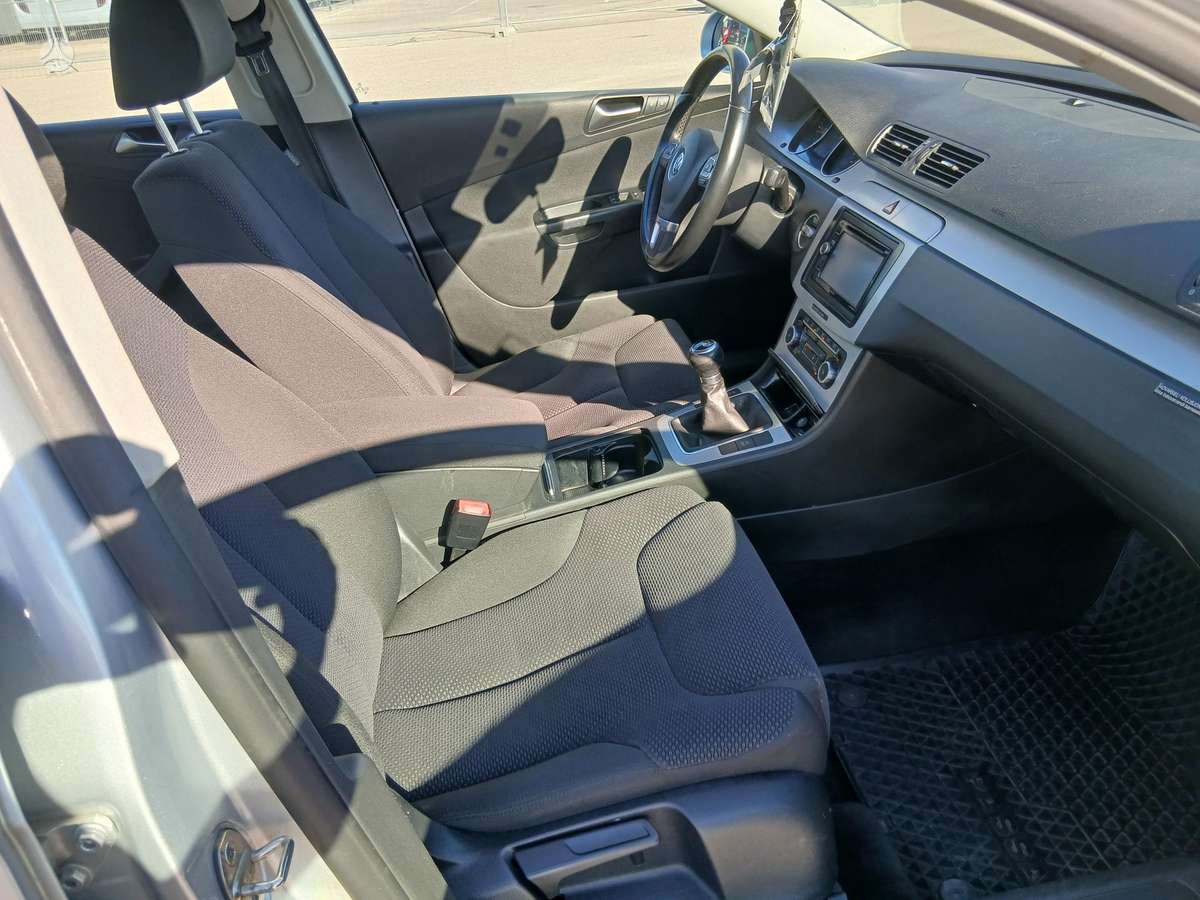 Volkswagen Passat - 12