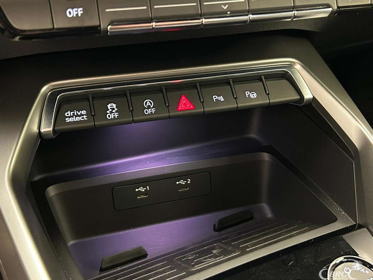 Audi A3, 1.5 l., hatchback