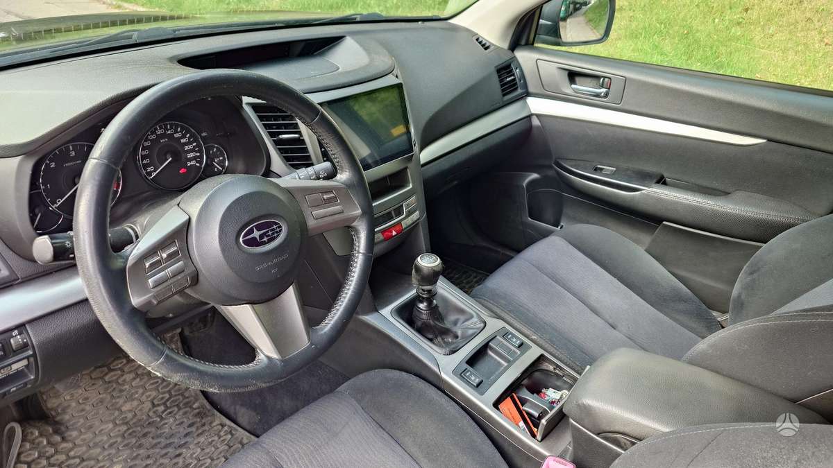 Subaru Legacy, universalas