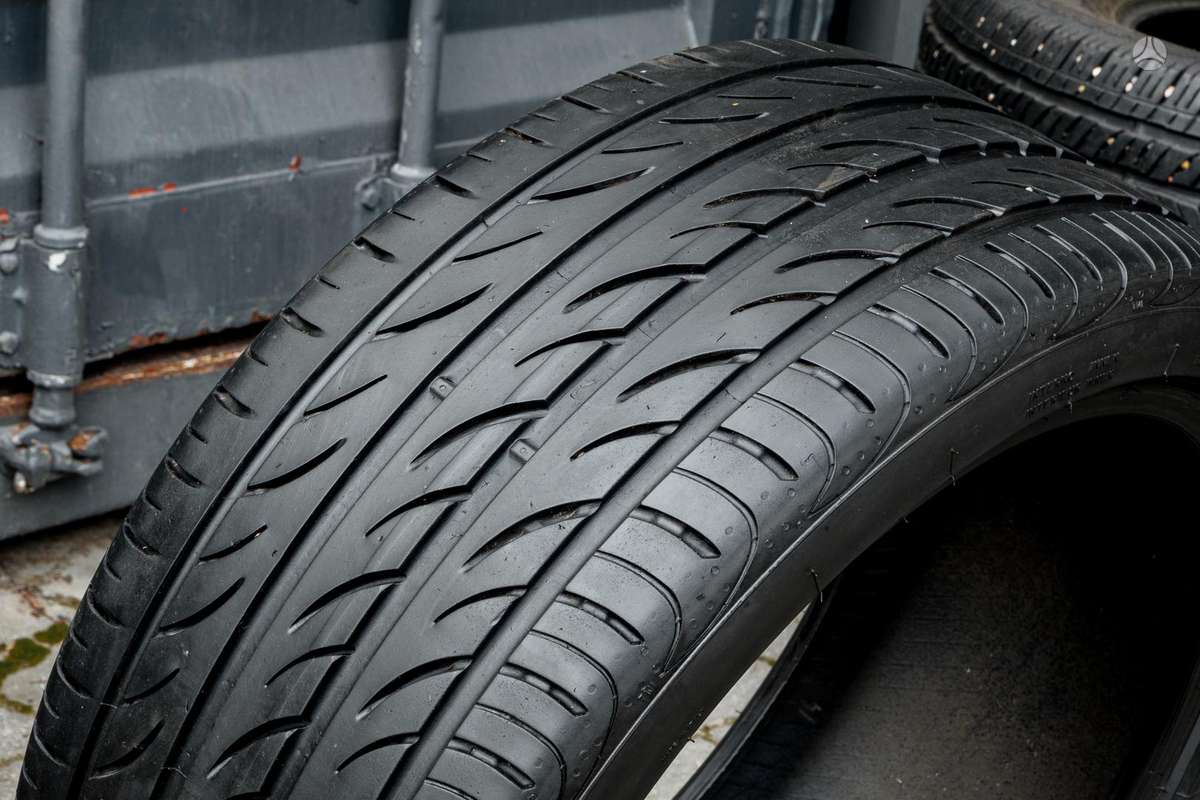 Pirelli P Zero Nero GT, summer 245/35 R19