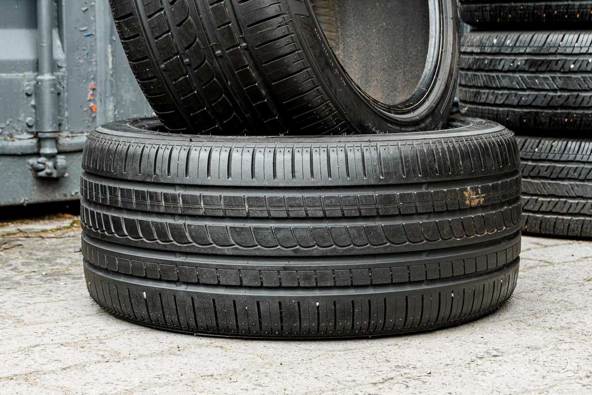 Pirelli P Zero Rosso (AO), летние 295/40 R20