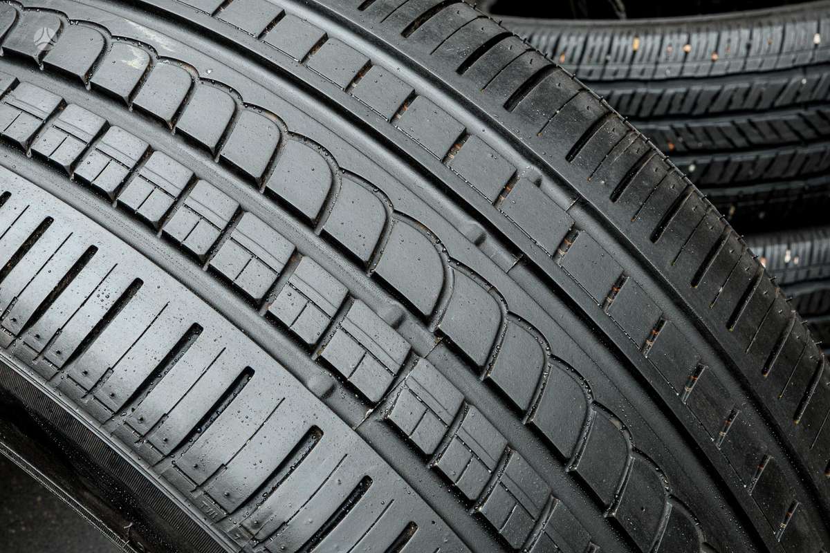 Pirelli P Zero Rosso (AO), летние 295/40 R20
