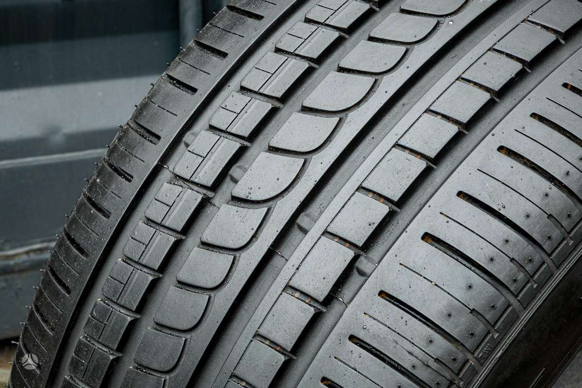 Pirelli P Zero Rosso (AO), летние 295/40 R20