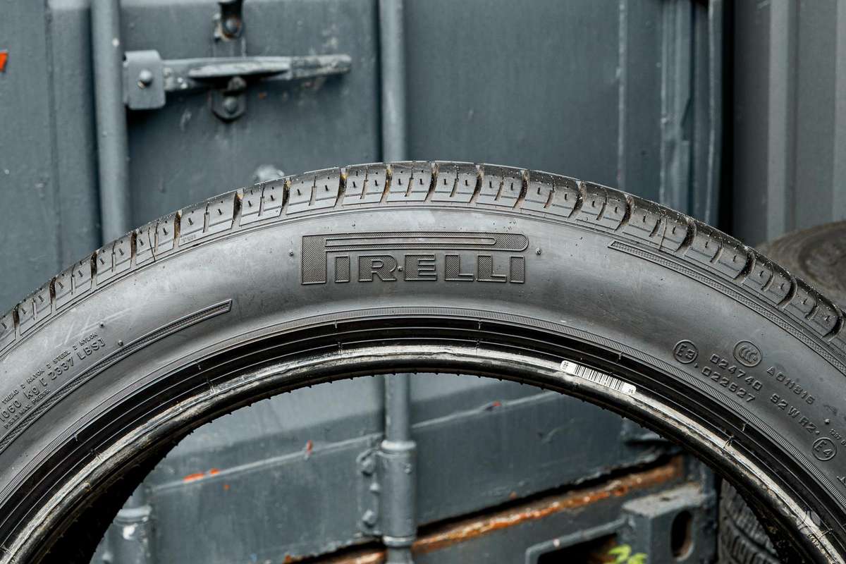Pirelli P Zero Rosso (AO), летние 295/40 R20