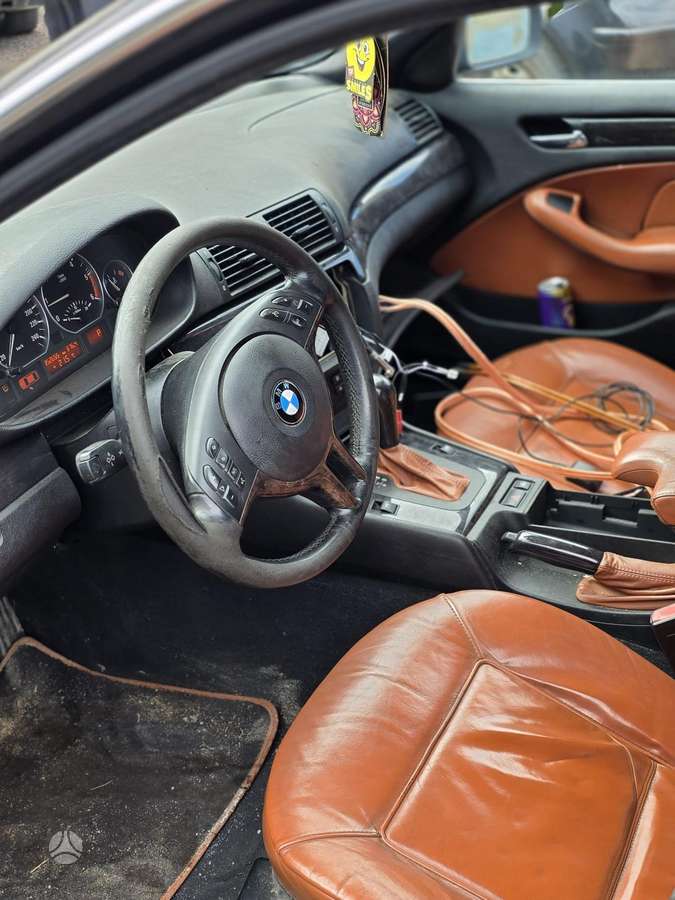 BMW 3 serija dalimis