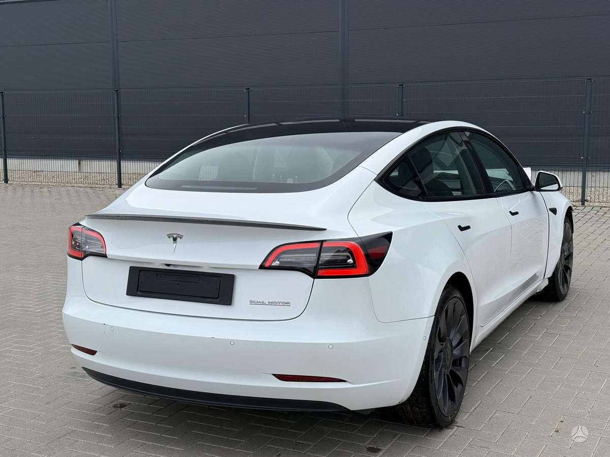 Tesla Model 3, 82 кВт·ч, Седан