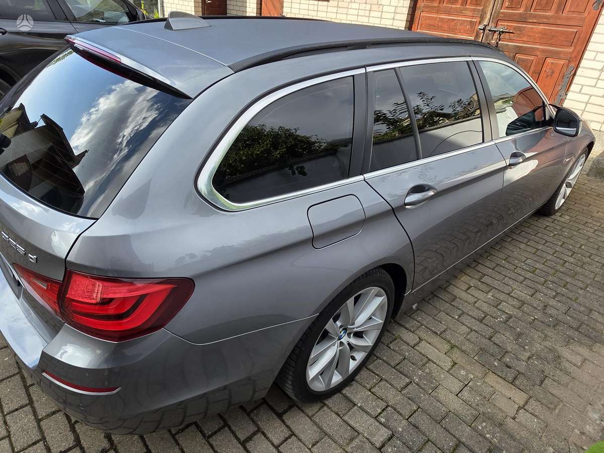 BMW 525, universalas
