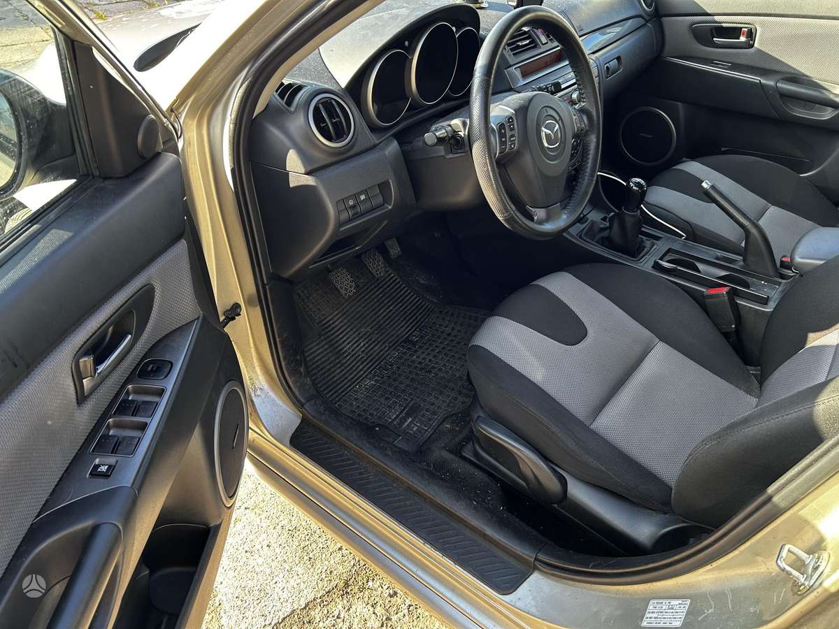 Mazda 3, 2.0 l., Хэтчбек