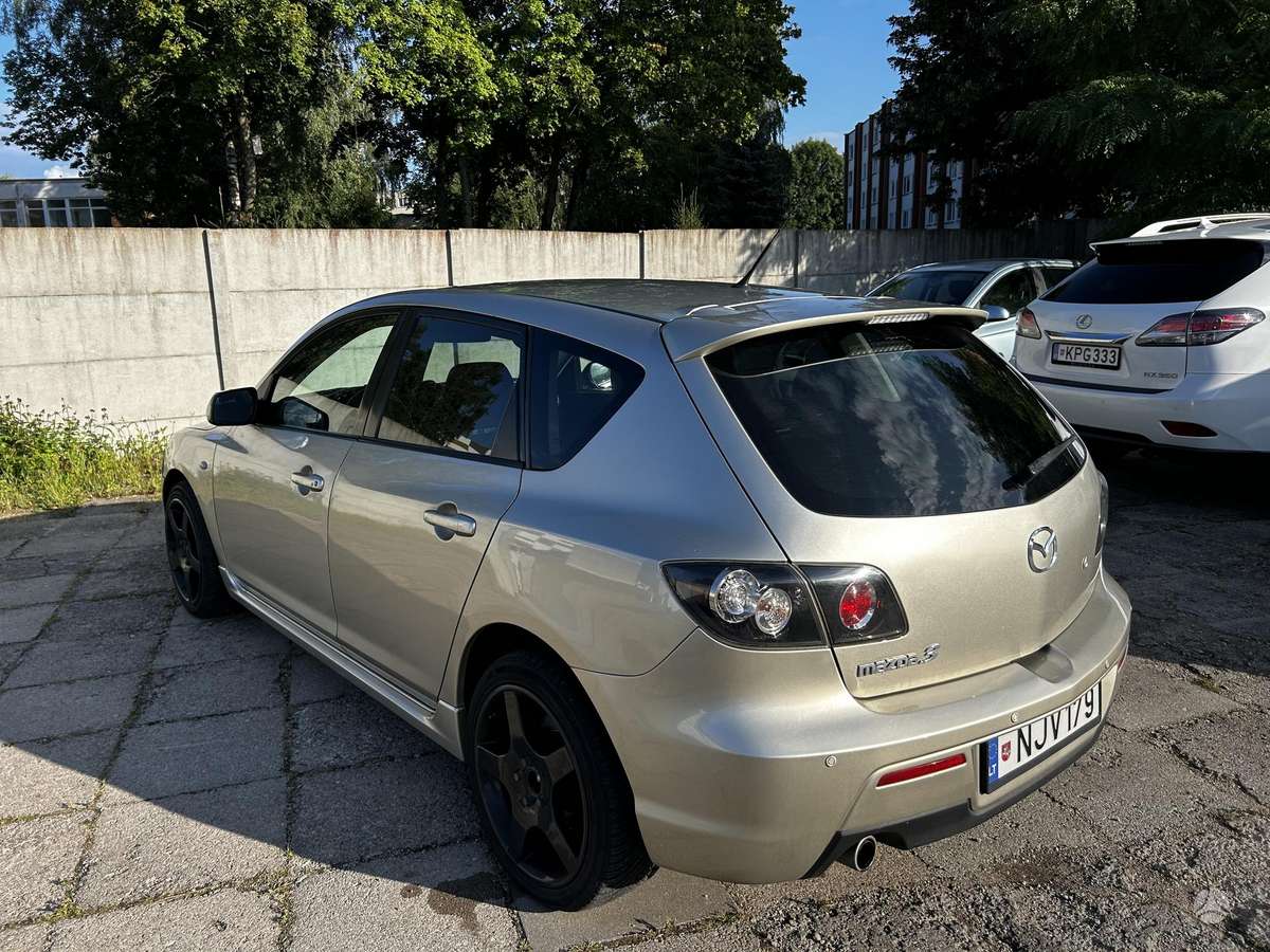 Mazda 3, 2.0 l., Хэтчбек
