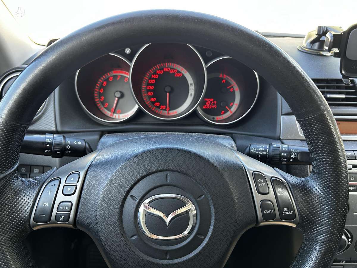 Mazda 3, 2.0 l., Хэтчбек