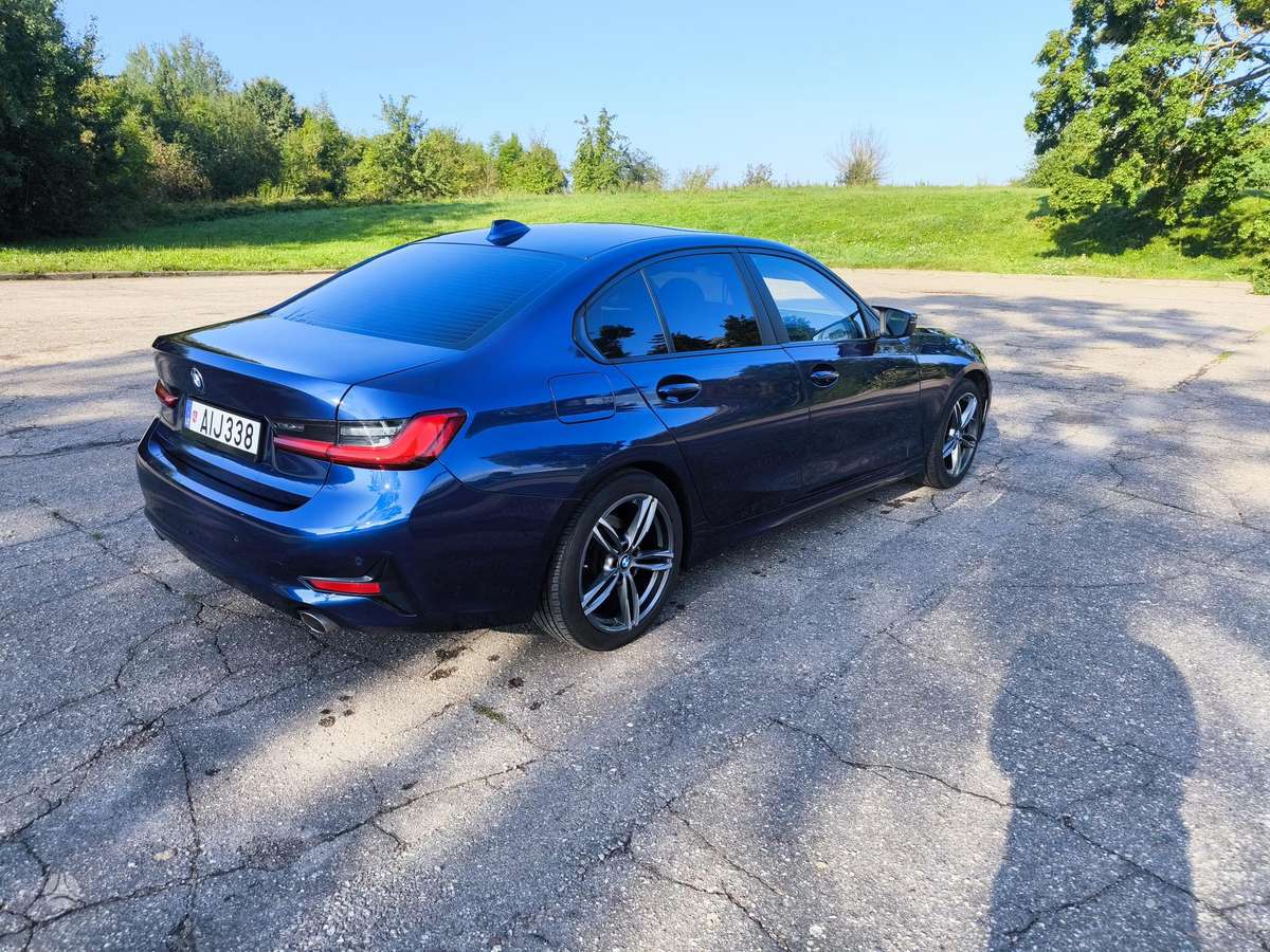 BMW 318, 2.0 l., Седан