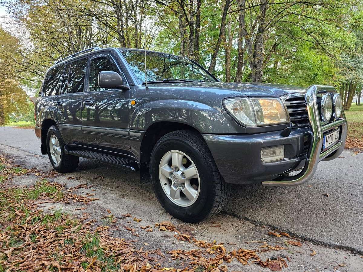Toyota Land Cruiser - 2
