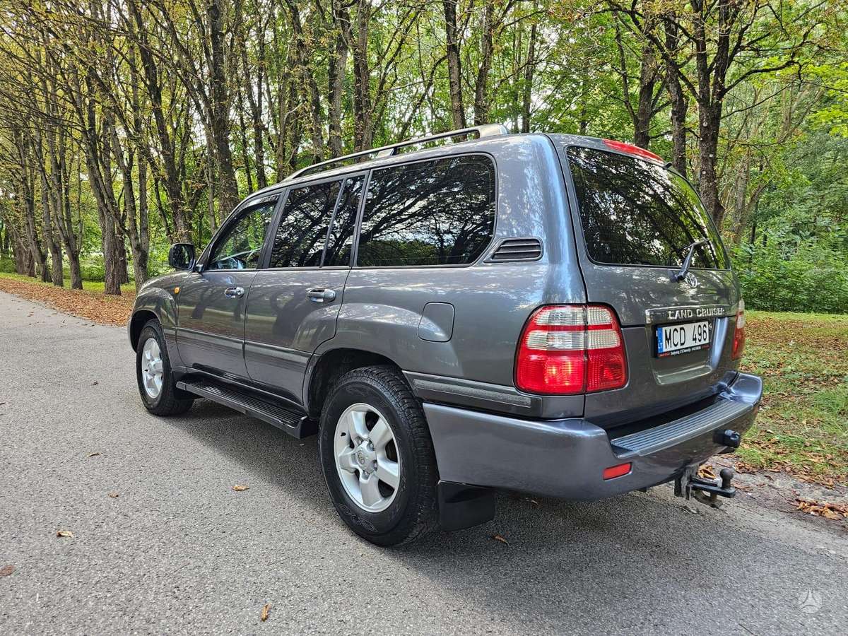 Toyota Land Cruiser - 3
