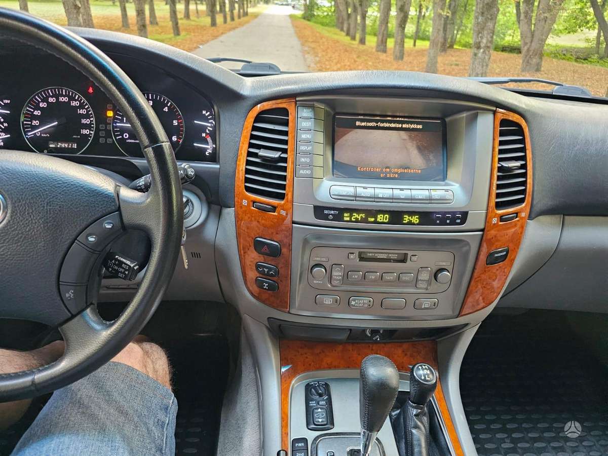 Toyota Land Cruiser - 7