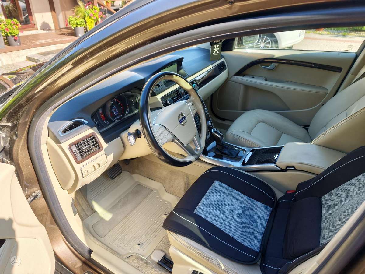 Volvo XC70 - 11