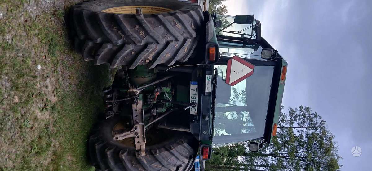 John Deere 4240S, tractors