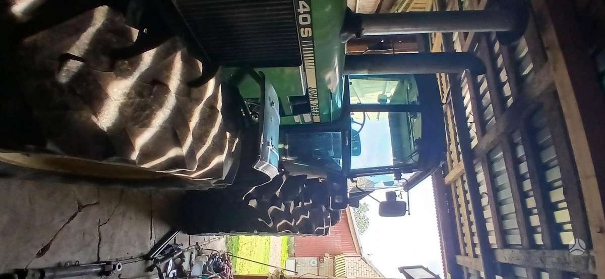 John Deere 4240S, tractors