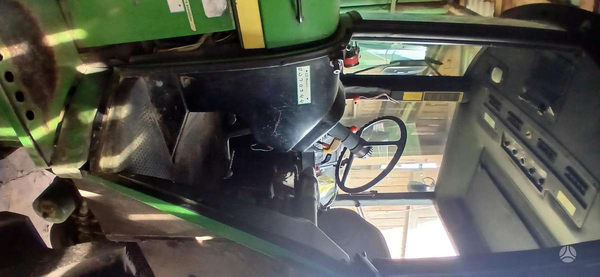 John Deere 4240S, traktoriai