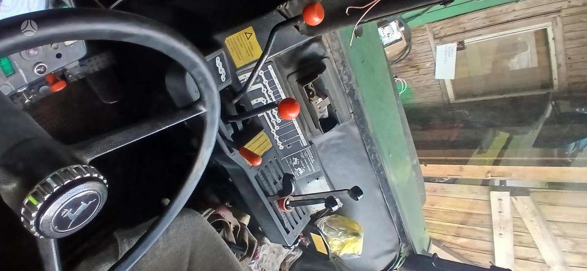 John Deere 4240S, traktoriai