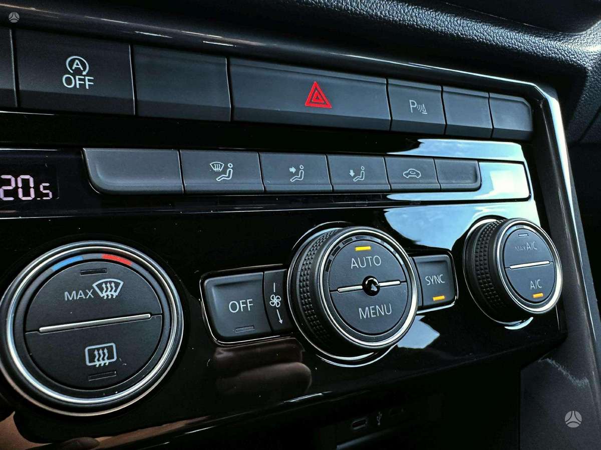 Volkswagen T-Roc - 8