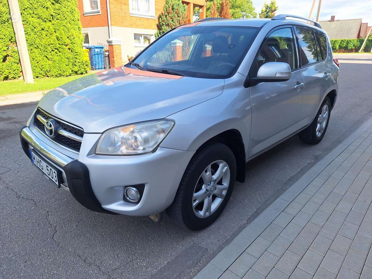 Toyota RAV4 - 1