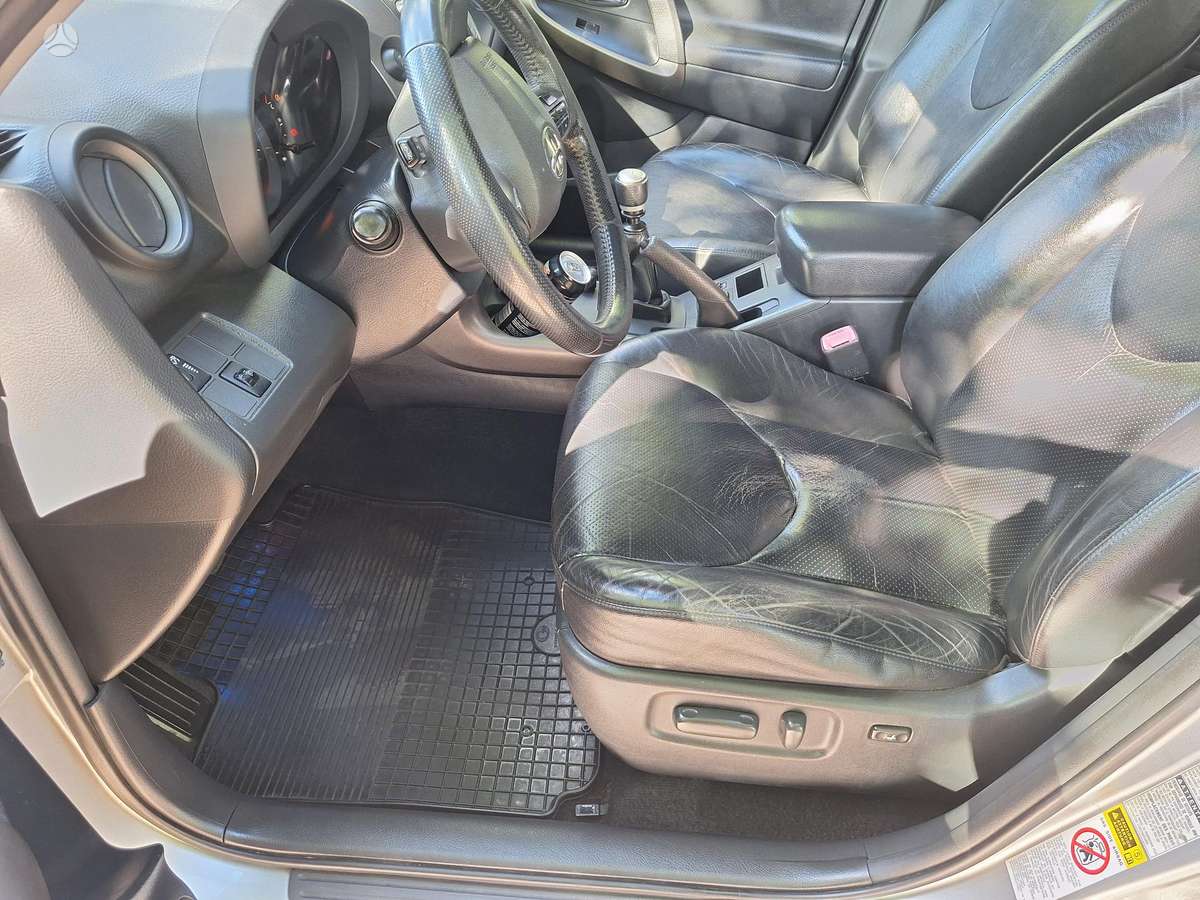 Toyota RAV4 - 6